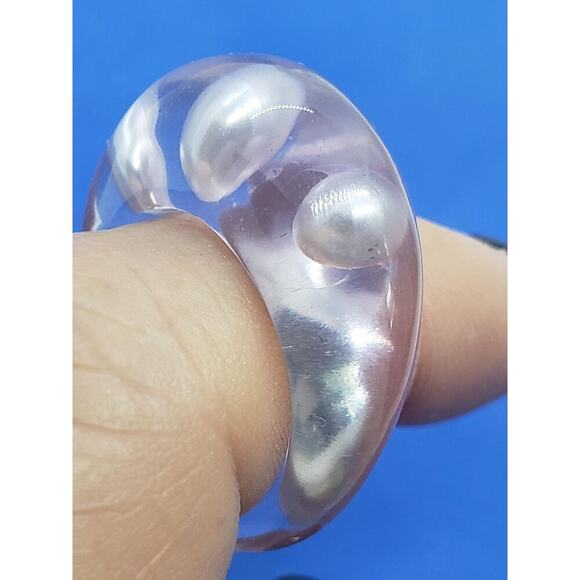 Lucite Resin Dome Ring Size 7.75 Clear with Faux Pearl bubbles Y2K Retro - Picture 5 of 13